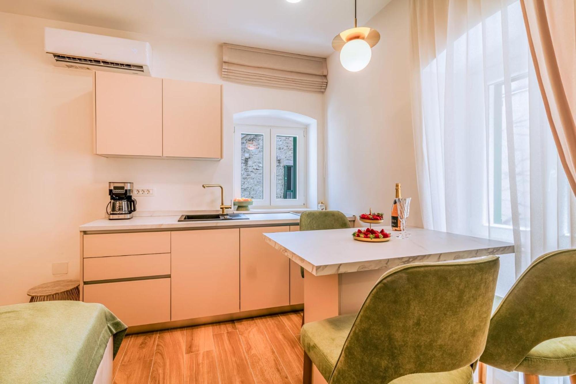 Luxury 2 Bedroom-2 Bathroom Apartment & Studio App With Rooftop Terrace Split Exteriér fotografie