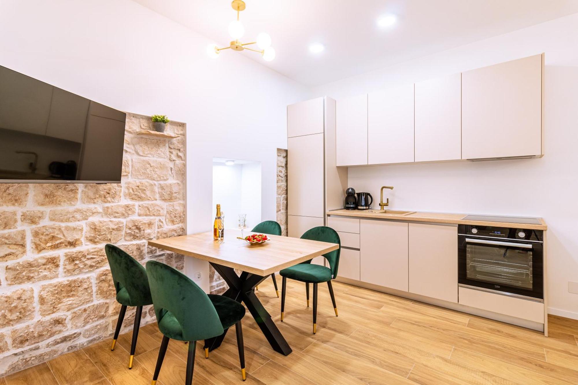 Luxury 2 Bedroom-2 Bathroom Apartment & Studio App With Rooftop Terrace Split Exteriér fotografie