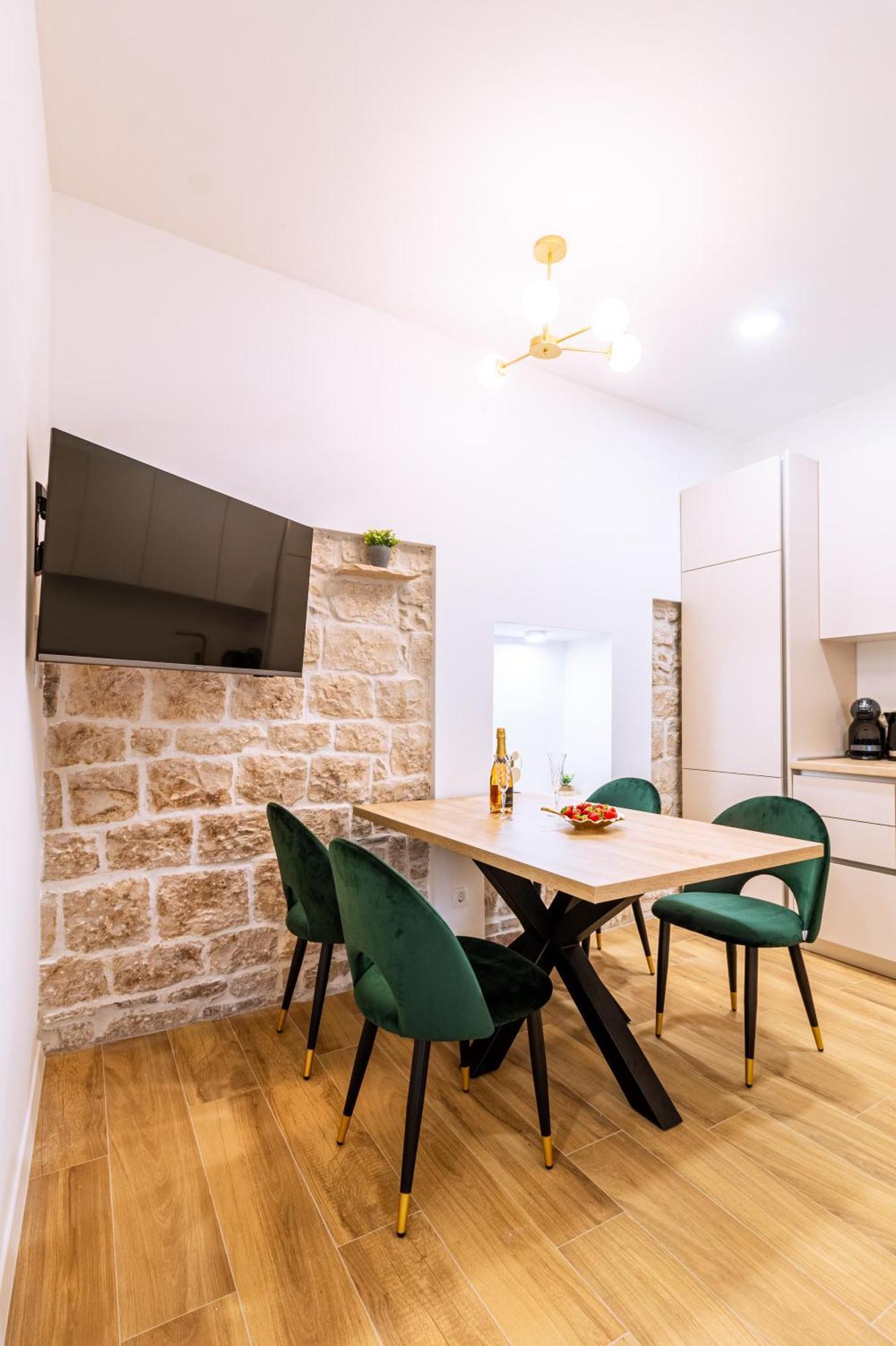 Apartmán Luxury App Palace Old Town& Studio Green Melody With Terrace Split Pokoj fotografie