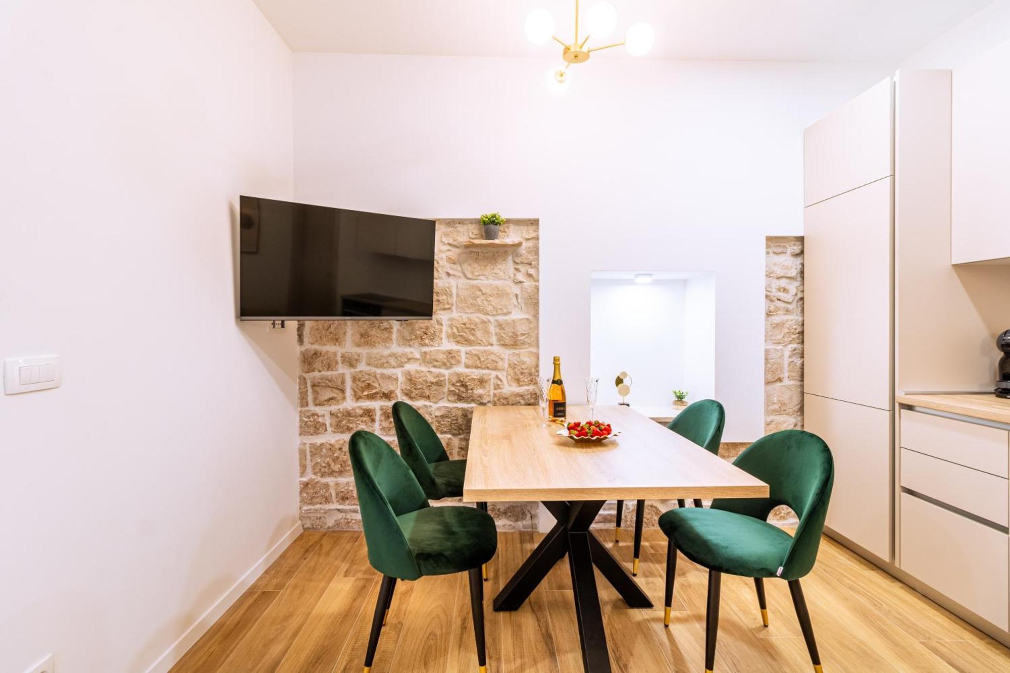 Apartmán Luxury App Palace Old Town& Studio Green Melody With Terrace Split Pokoj fotografie