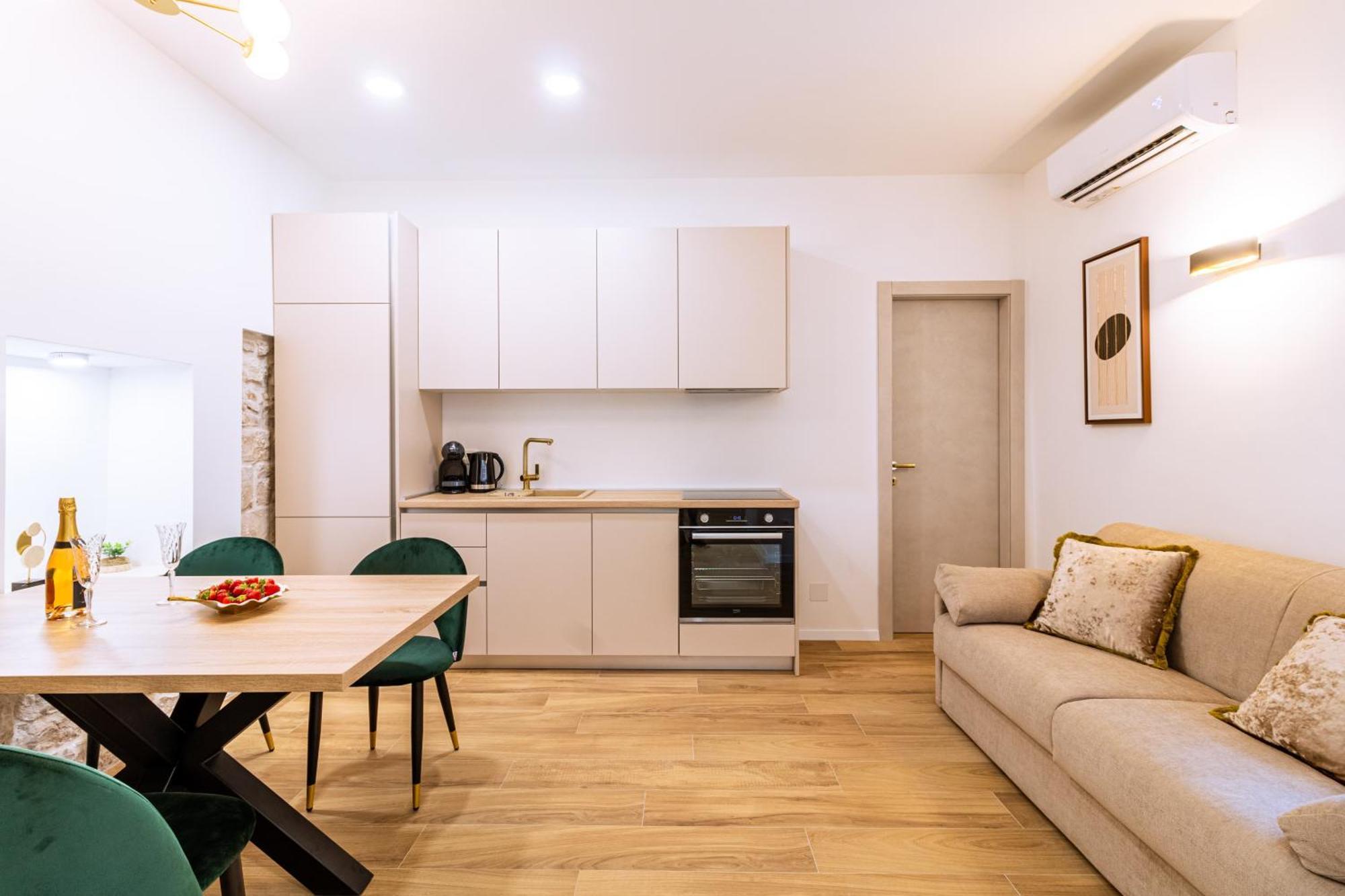 Luxury 2 Bedroom-2 Bathroom Apartment & Studio App With Rooftop Terrace Split Exteriér fotografie