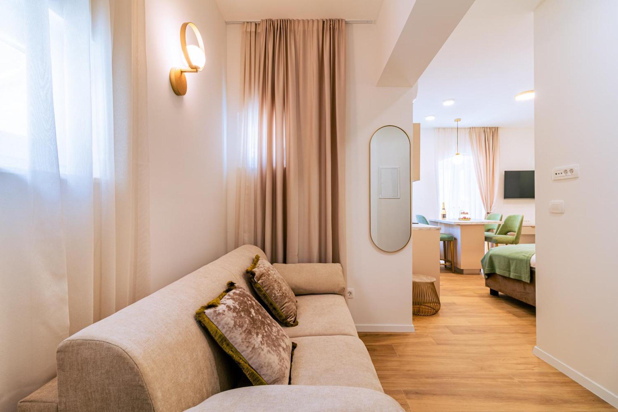 Luxury 2 Bedroom-2 Bathroom Apartment & Studio App With Rooftop Terrace Split Pokoj fotografie