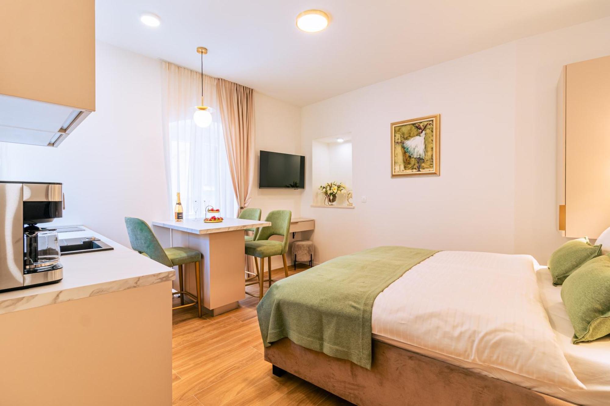 Apartmán Luxury App Palace Old Town& Studio Green Melody With Terrace Split Pokoj fotografie