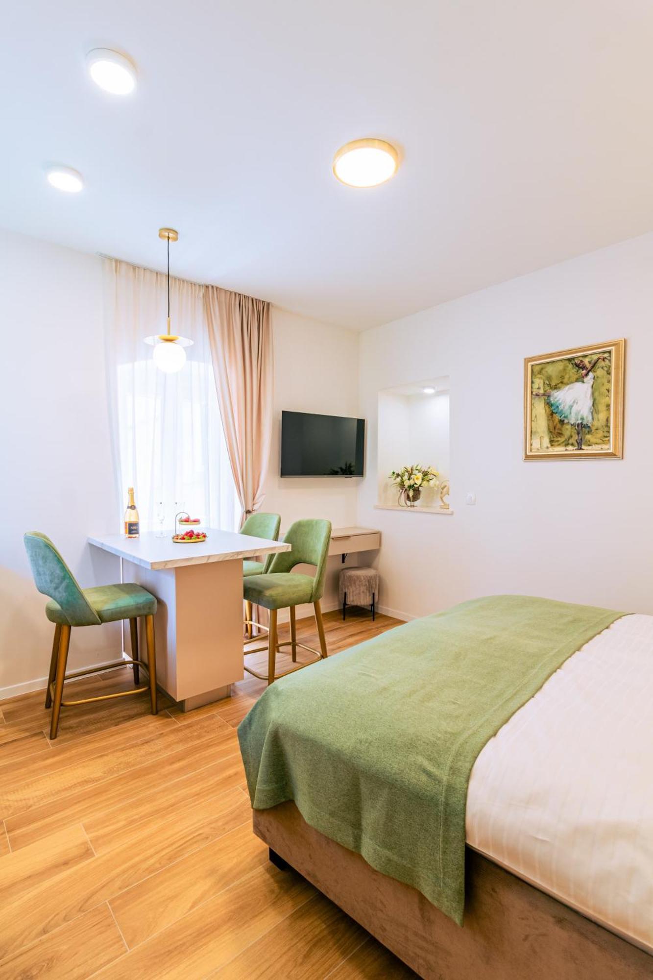 Luxury 2 Bedroom-2 Bathroom Apartment & Studio App With Rooftop Terrace Split Exteriér fotografie